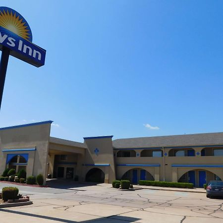 Days Inn By Wyndham Oklahoma City Nw Expressway Warr Acres Bagian luar foto