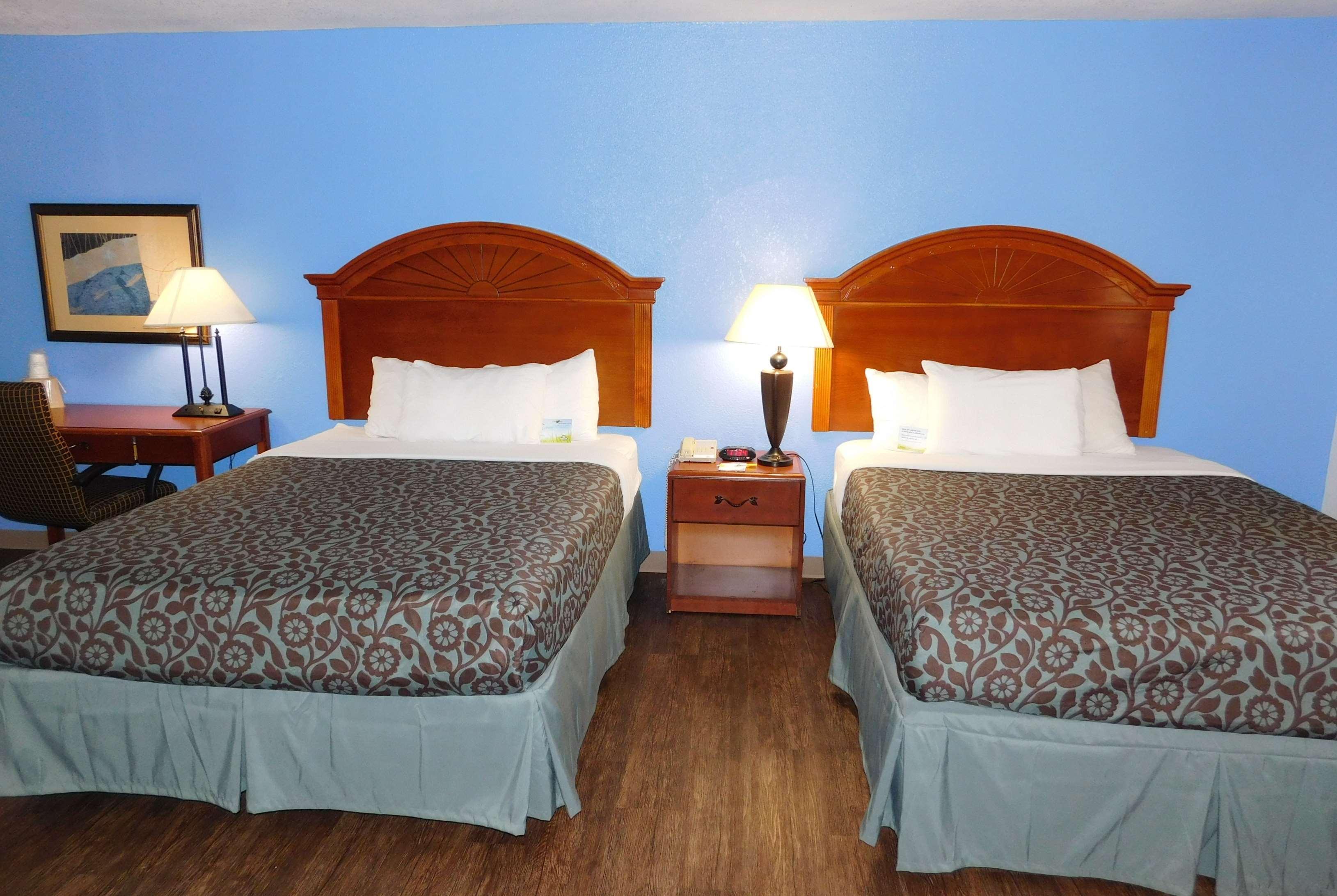 Days Inn By Wyndham Oklahoma City Nw Expressway Warr Acres Bagian luar foto