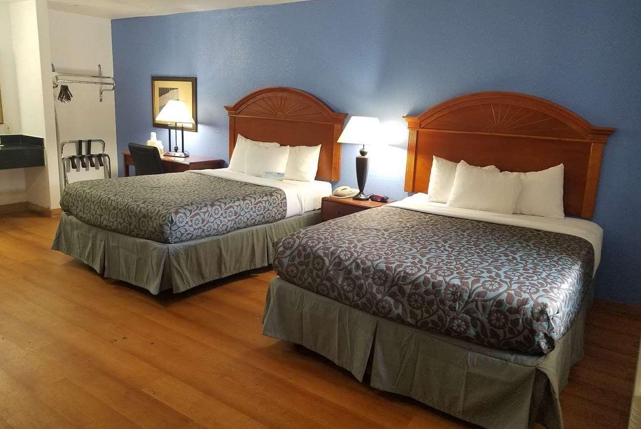 Days Inn By Wyndham Oklahoma City Nw Expressway Warr Acres Bagian luar foto