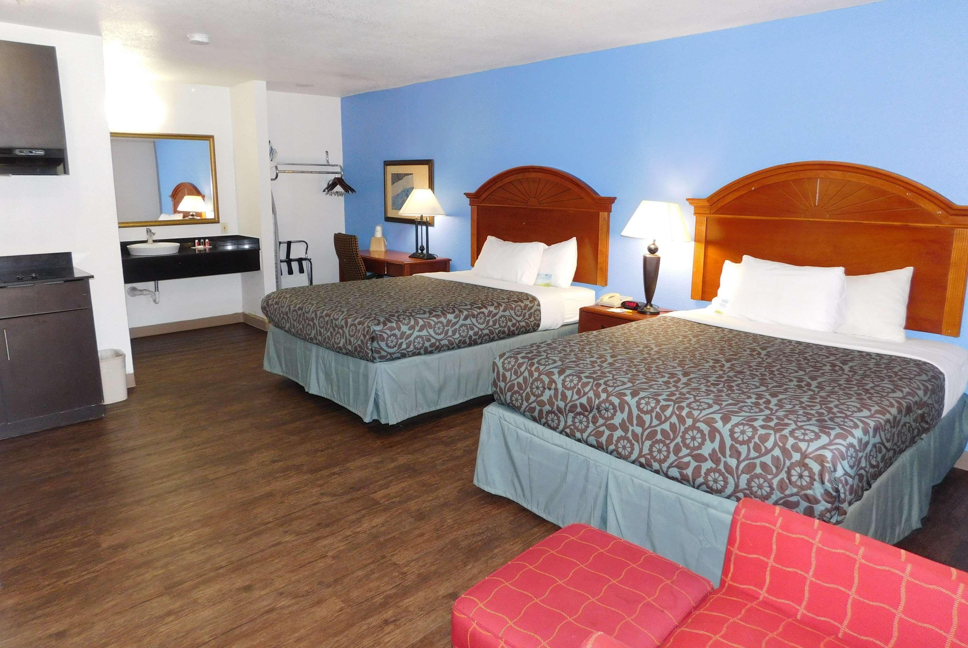 Days Inn By Wyndham Oklahoma City Nw Expressway Warr Acres Bagian luar foto