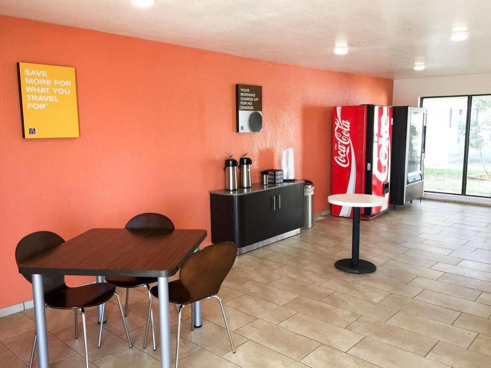 Days Inn By Wyndham Oklahoma City Nw Expressway Warr Acres Bagian luar foto