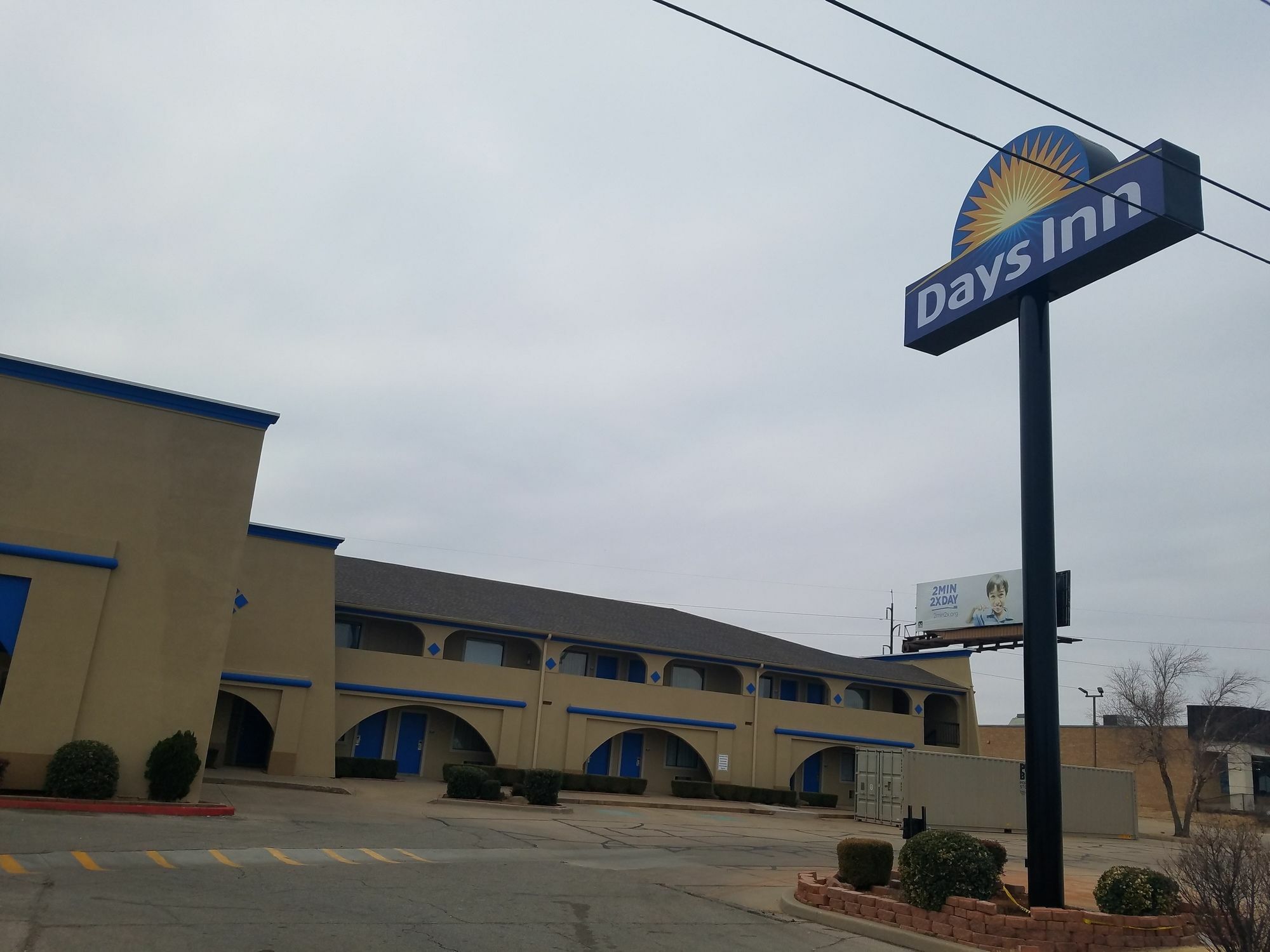 Days Inn By Wyndham Oklahoma City Nw Expressway Warr Acres Bagian luar foto